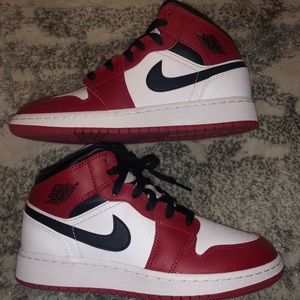 Air Jordan 1 MID